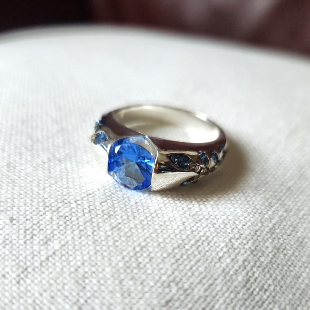 Elegant Silver and Blue Gemstone Ring